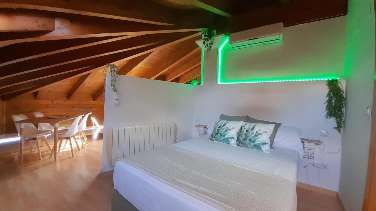 Apartamentos Dos Torres Numenor - Ático abuhardillado de madera Saragoça Exterior foto