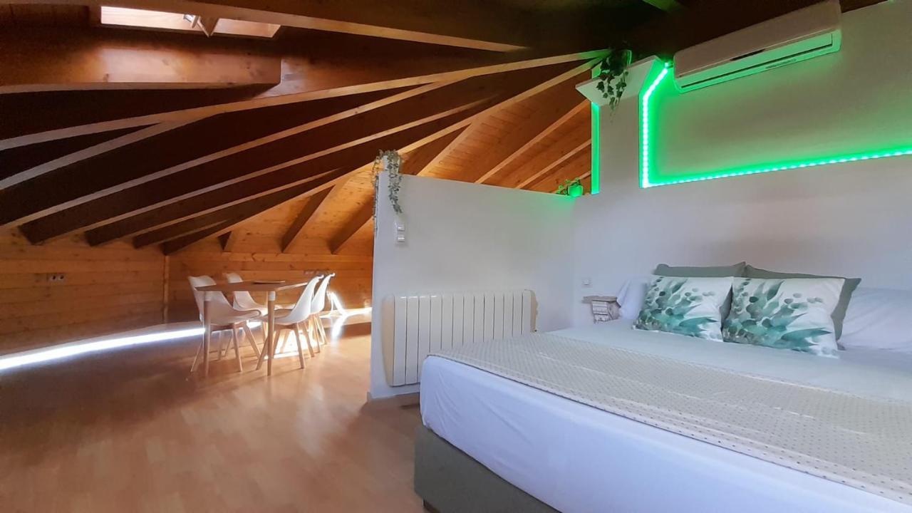 Apartamentos Dos Torres Numenor - Ático abuhardillado de madera Saragoça Exterior foto